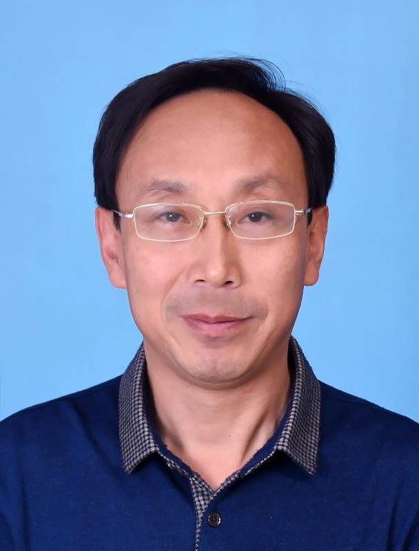 刘新选,副校长兼教师发展中心主任,中学物理正高级教